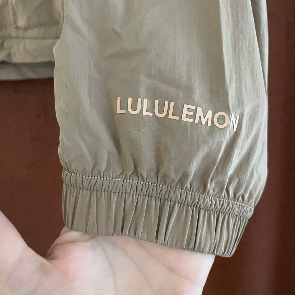 lululemon athletica wind breaker - Picture 3 of 7